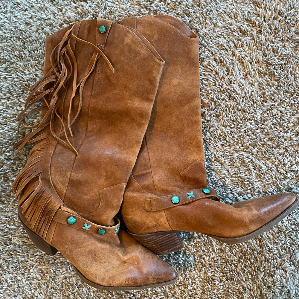 Reba Cowgirl Style Fringe Boots